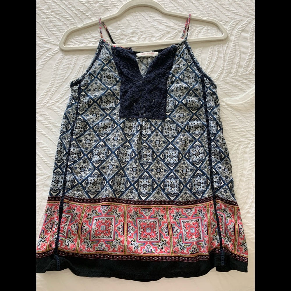 Solitaire tank blouse. Multicolor print pattern.